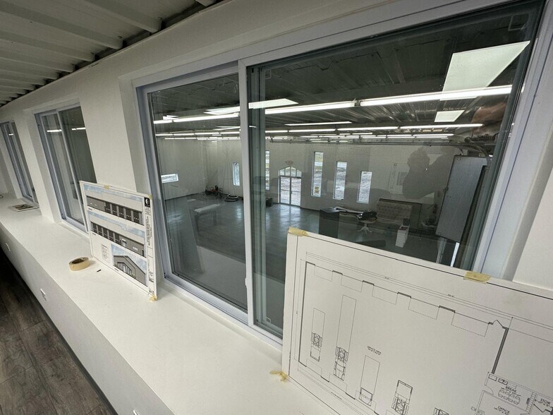 More Photos Of 19660 Stony Island Ave, Lynwood Truck Terminal For Lease