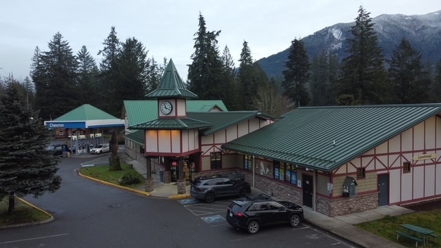 More Photos Of 7797 Silver Lake Rd, Maple Falls Service Station For Sale