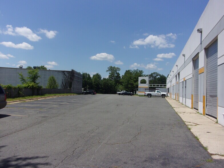 More Photos Of 8197 Euclid Ct, Manassas Park Warehouse For Lease