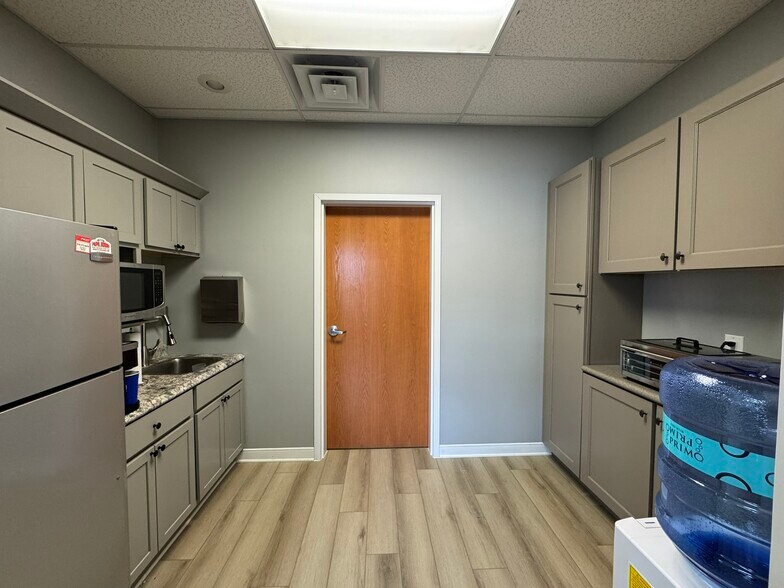 More Photos Of 3303 William Richardson Dr, South Bend Light Manufacturing For Sale