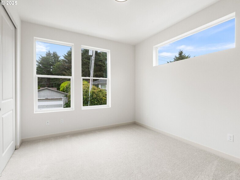 More Photos Of 305 Jetty ave, Lincoln City Multifamily For Sale