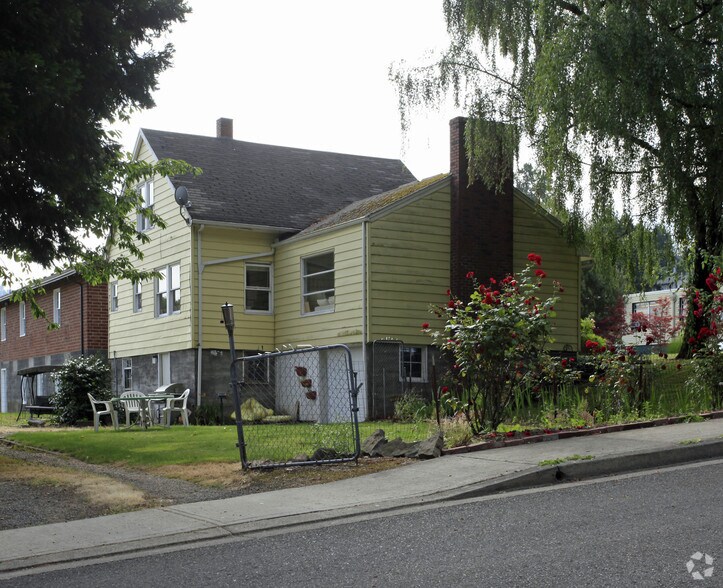 More Photos Of 133 SW 2nd St, Troutdale Storefront Retail Residential For Lease