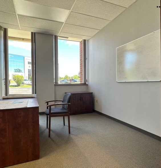 More Photos Of 422 Wards Corner Rd, Loveland Showroom For Lease