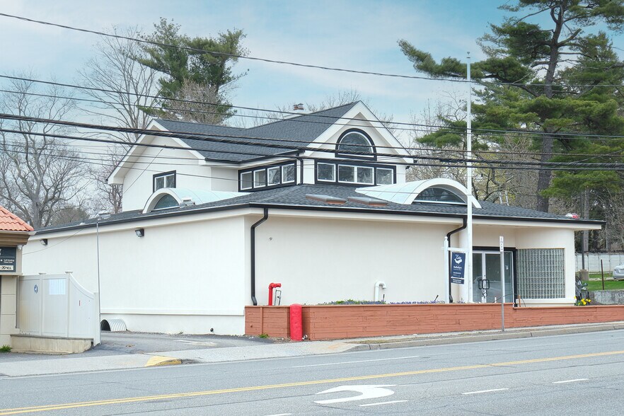More Photos Of 125 E Jericho Tpke, Huntington Station Freestanding For Sale