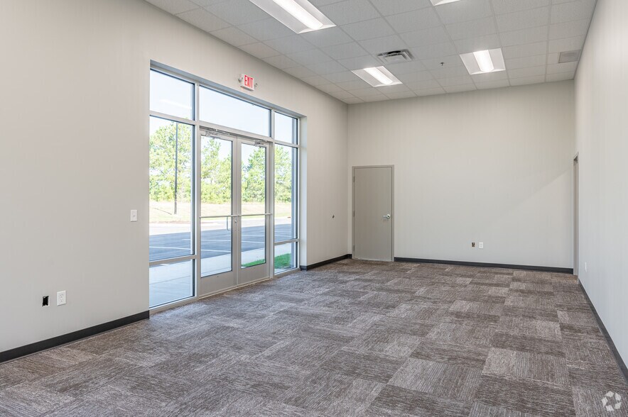 More Photos Of Jessie Cronic Rd & I-85, Braselton Unknown For Lease