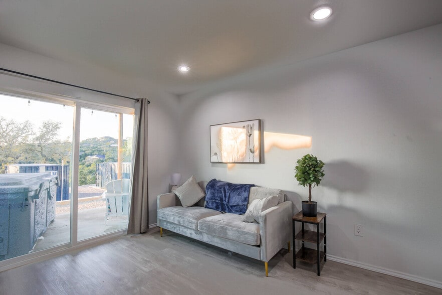 More Photos Of 420 Simon Crest, Canyon Lake Hospitality For Sale