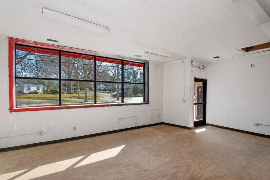 More Photos Of 2331-2333 Statesville Ave, Charlotte Restaurant For Lease