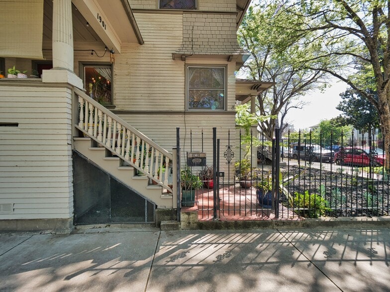 More Photos Of 1901-1903 H St, Sacramento Apartments For Sale