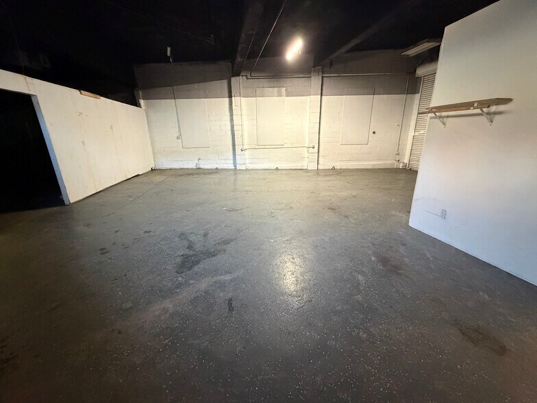 More Photos Of 1160 Homestead St, Baltimore Auto Repair For Lease