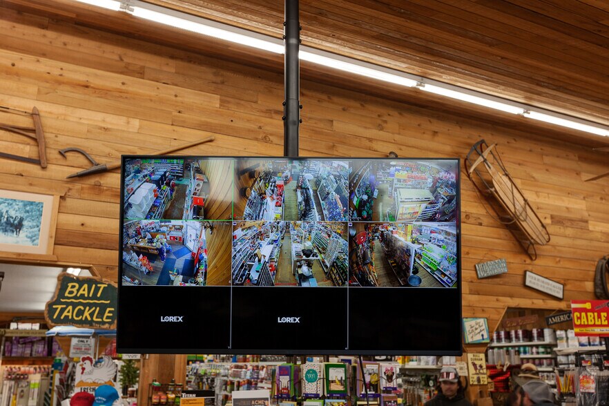 More Photos Of 6210 W Maine St, Spirit Lake Freestanding For Lease