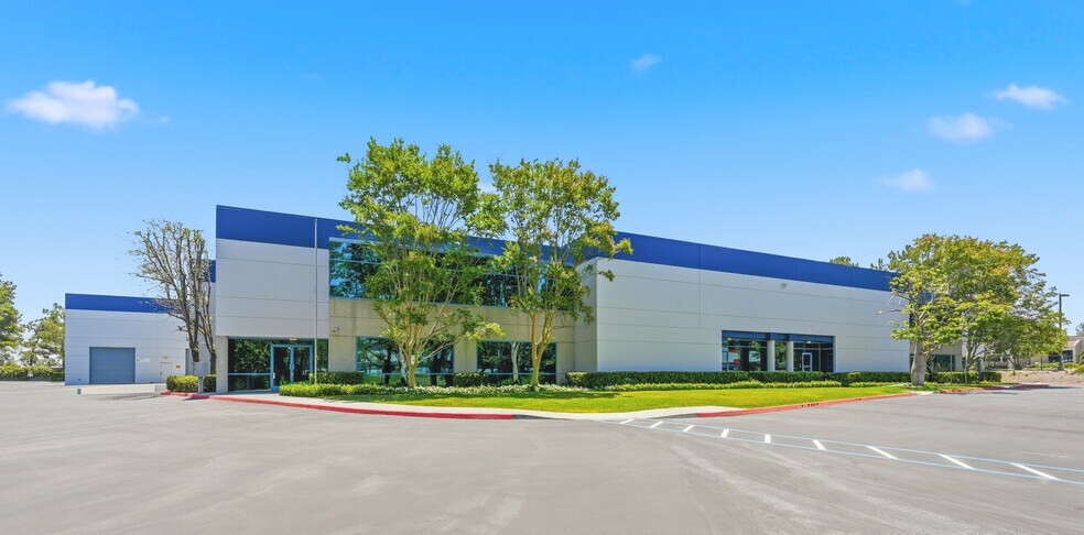 More Photos Of 12375 World Trade Dr, San Diego Warehouse For Lease