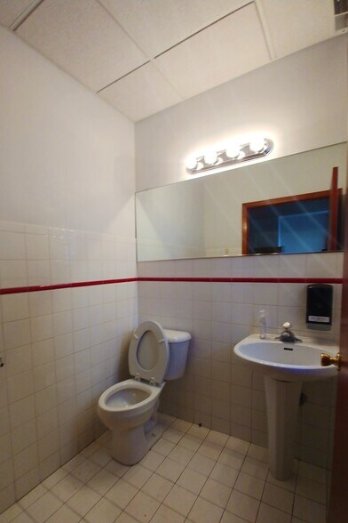 More Photos Of 10448 Kedzie, Chicago Office For Sale