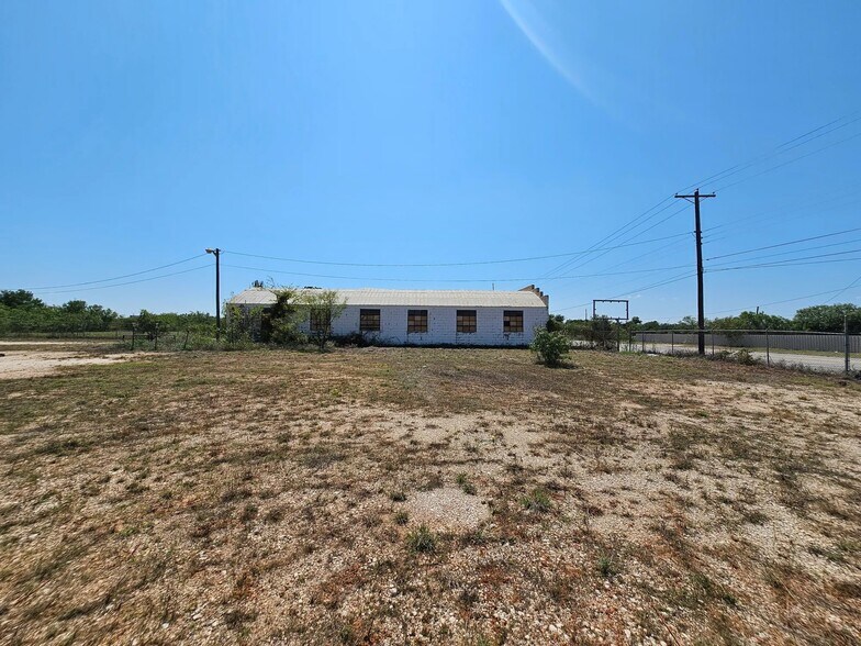 More Photos Of 3535 Pine St, Abilene Warehouse For Sale