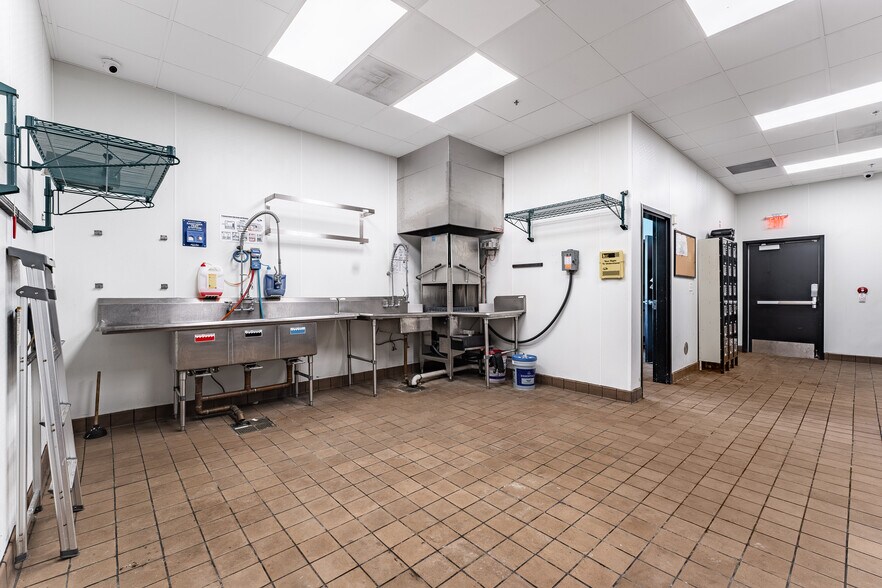 More Photos Of 4280 W Martin Luther King Blvd, Fayetteville Restaurant For Sale