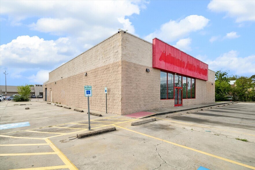 More Photos Of 5817 Antoine Dr, Houston Freestanding For Lease