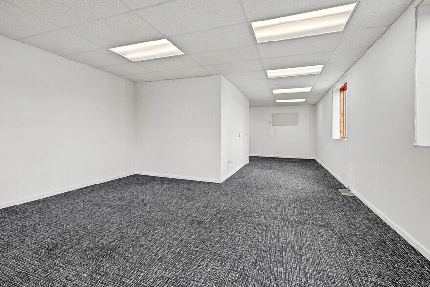 More Photos Of 7 Dunham Dr, New Fairfield Light Manufacturing For Lease