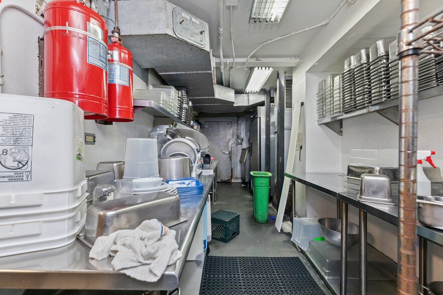 More Photos Of 525-527 Commercial St, San Francisco Restaurant For Lease