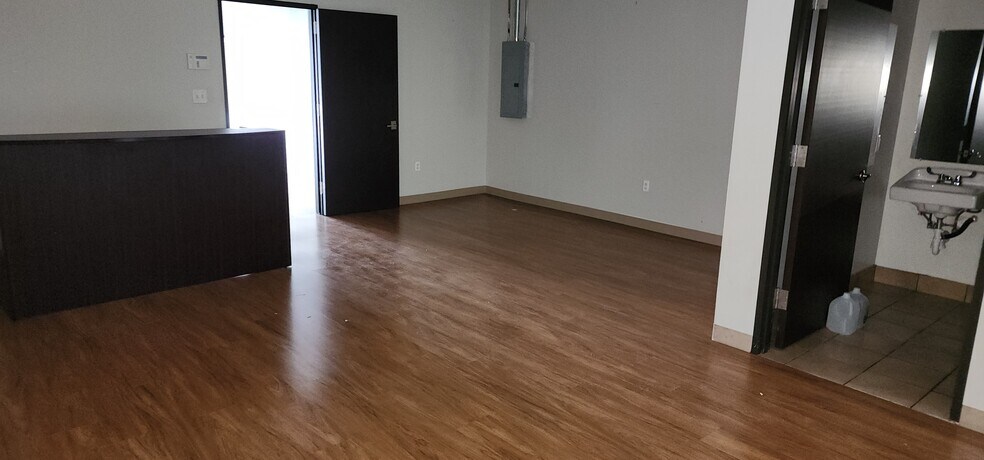 More Photos Of 4441 Spencer Hwy, Pasadena Storefront For Lease