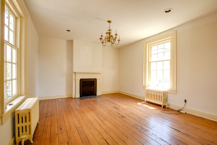 More Photos Of 100 E Main St, Richmond Office For Sale
