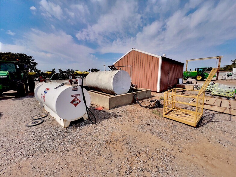 More Photos Of 401 S 10th St, Frederick Showroom For Sale