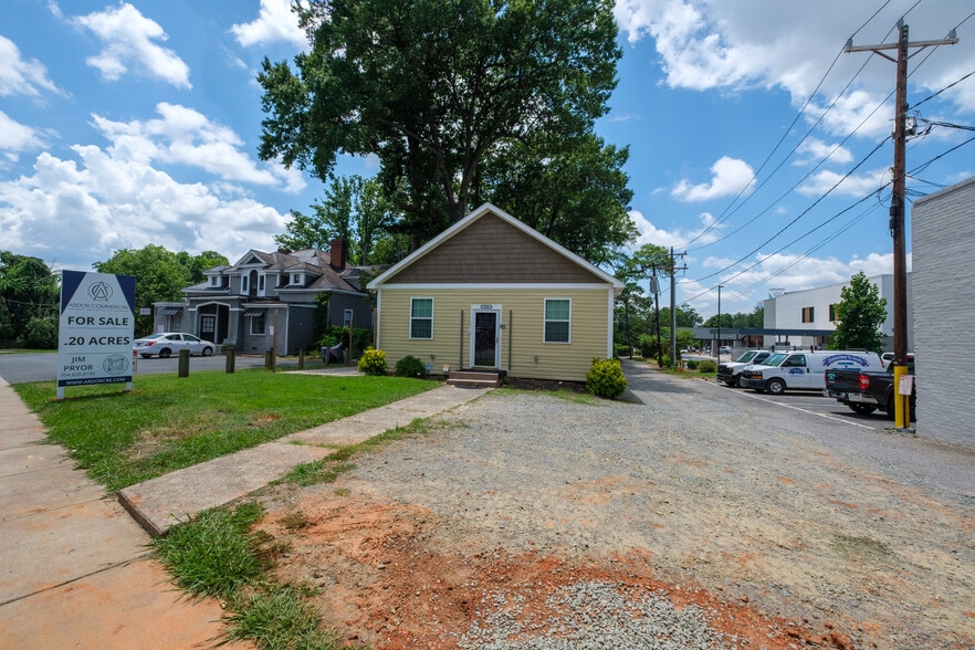 More Photos Of 709 Louise Ave, Charlotte Storefront Retail Office For Sale