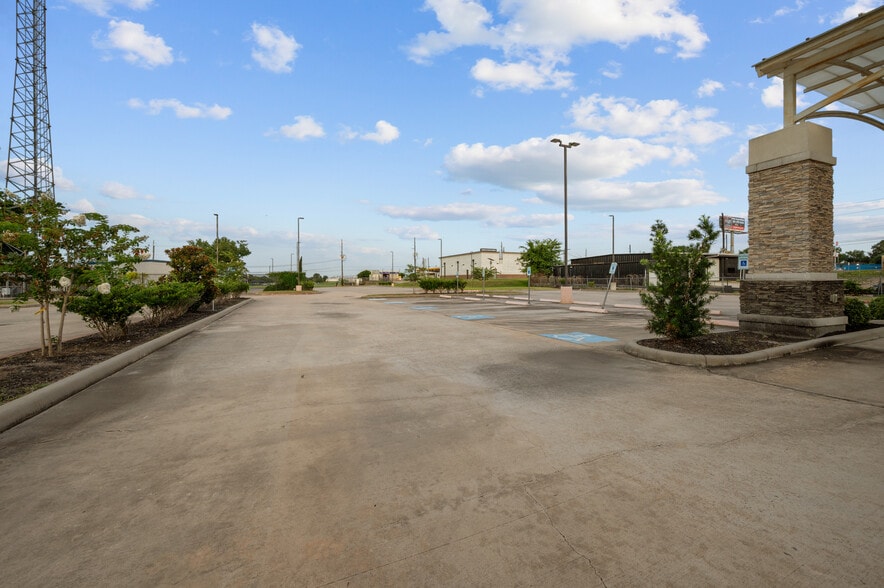 More Photos Of 1207 N Houston Ave, Humble Healthcare For Sale