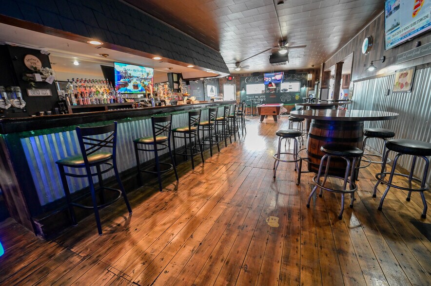 More Photos Of 157 Whitesboro St, Yorkville Storefront For Sale