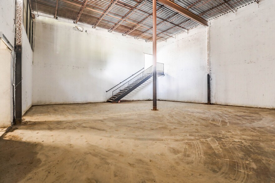 More Photos Of 7471 Marvin D Love Fwy, Dallas General Retail For Sale