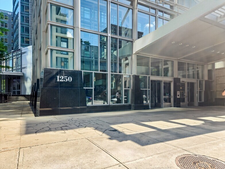 More Photos Of 1250 Boul René-Lévesque O, Montréal Coworking Space
