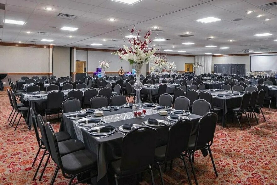 More Photos Of 1607 E Highway 50, Yankton Hotel For Sale