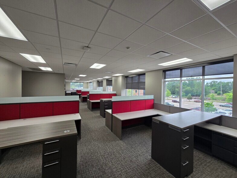 More Photos Of 1595 W Lake Lansing Rd, East Lansing Storefront For Lease