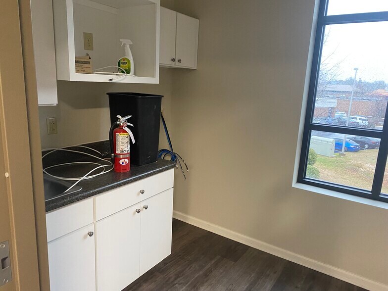 More Photos Of 19925 Jetton Rd, Cornelius Office For Lease