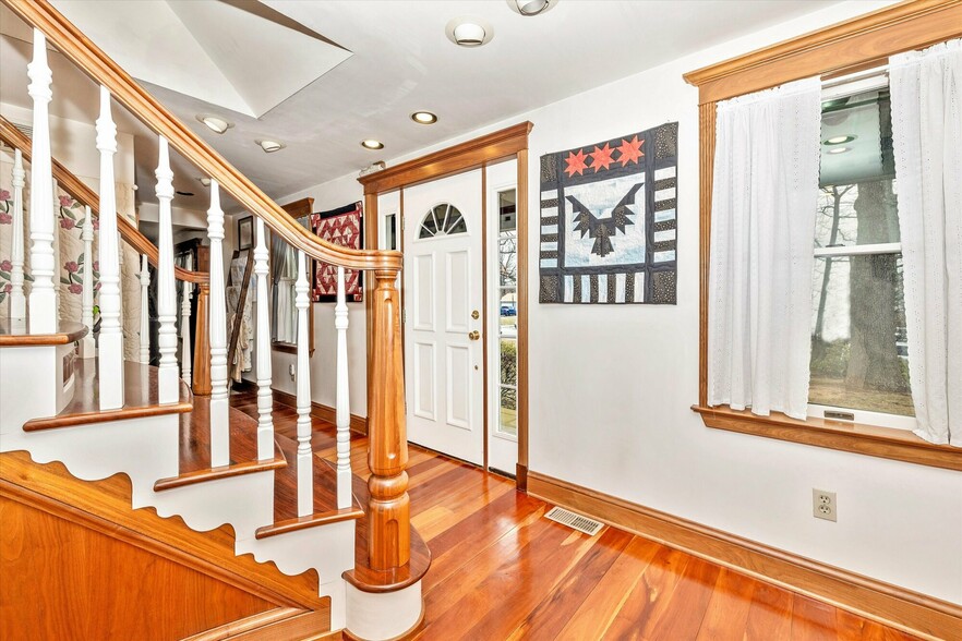 More Photos Of 806 Park Ave, Mount Airy Office For Sale