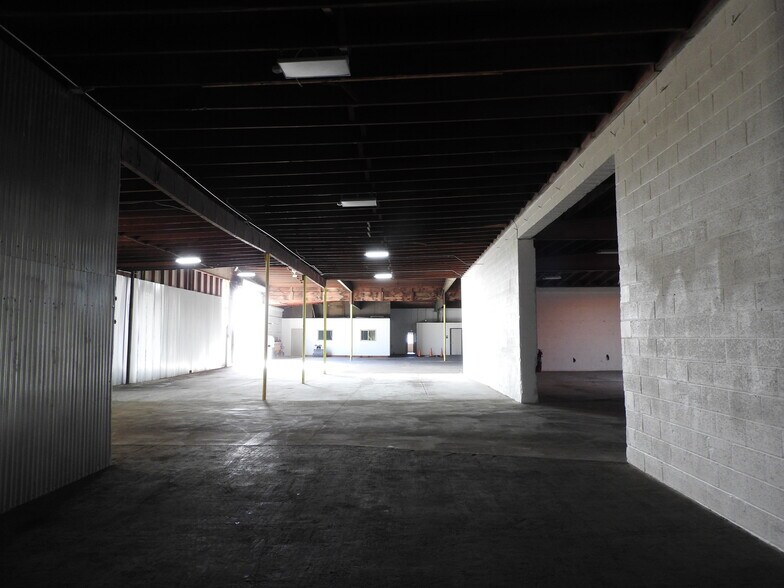 More Photos Of 320 E Hueneme Rd, Oxnard Warehouse For Sale