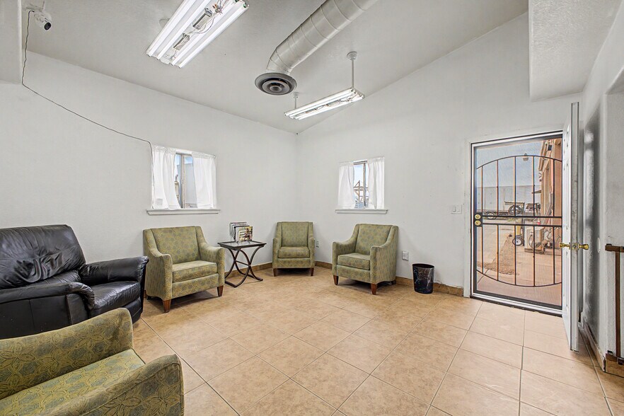 More Photos Of 3050 W 4th Ave, Apache Junction Warehouse For Lease