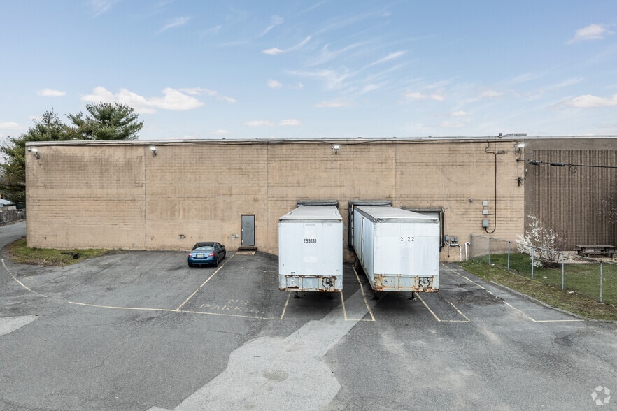 More Photos Of 245-275 Secaucus Rd, Secaucus Warehouse For Lease