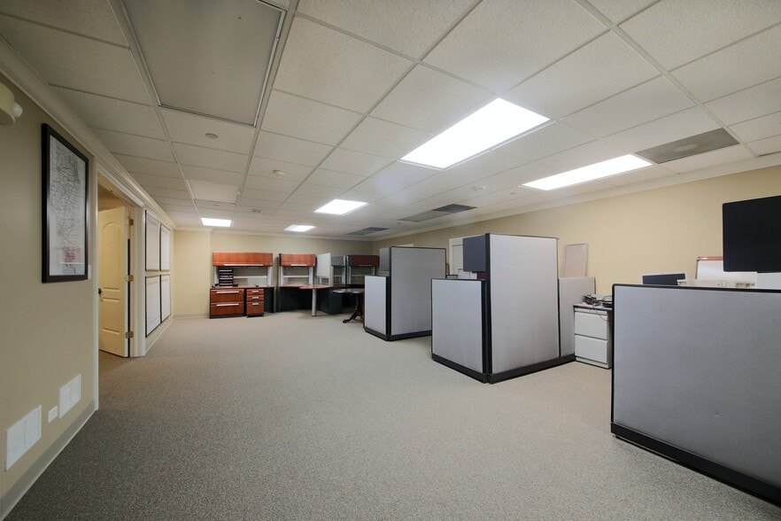 More Photos Of 1621 W Colonial Pky, Palatine Office For Sale