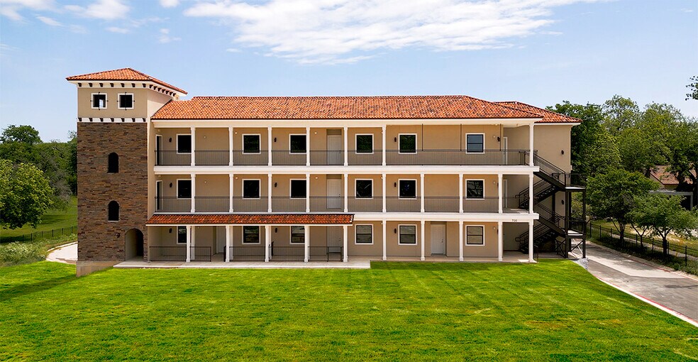 More Photos Of 640 E Mather St, New Braunfels Apartments For Sale