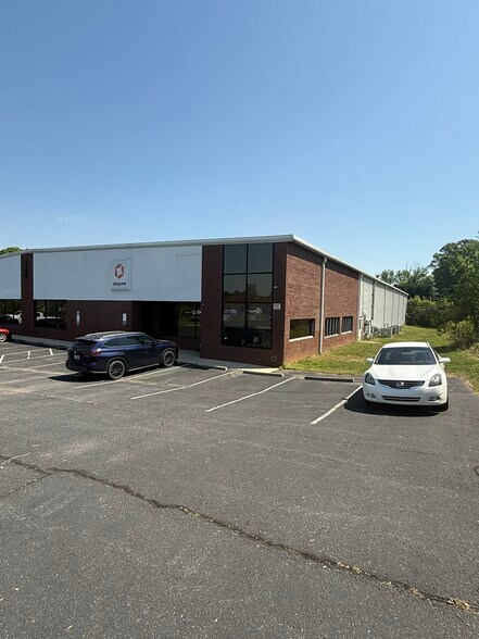 More Photos Of 144 Talbert Pointe Dr, Mooresville Light Distribution For Lease