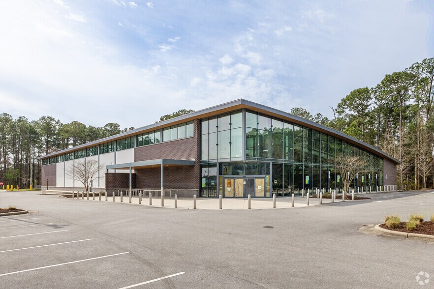 More Photos Of 553 US-70 W, Havelock Freestanding For Lease