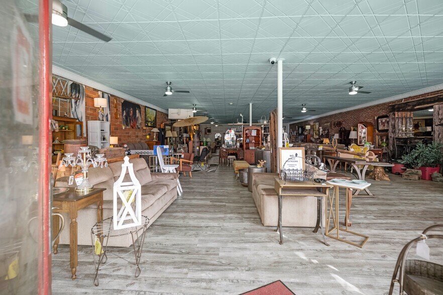 More Photos Of 507 E 3rd St, Lexington Warehouse For Sale