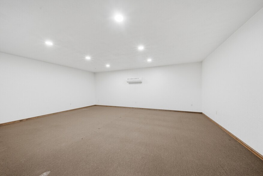 More Photos Of 370690 E Old Highway 64, Cleveland Office For Sale