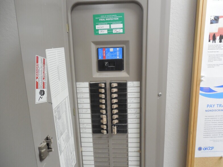 More Photos Of 7875 Black Hawk Rd, Black Hawk Flex For Sale