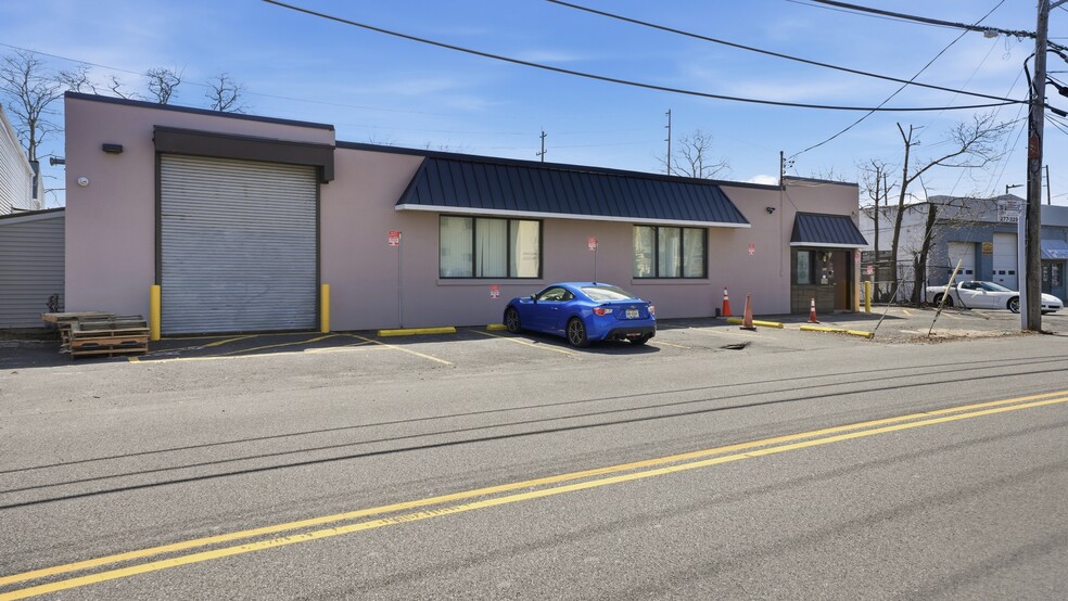 More Photos Of 384 Moffitt Blvd, Islip Warehouse For Sale