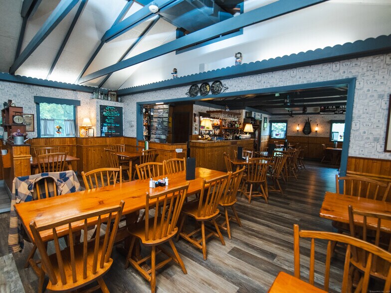 More Photos Of 670 Main St N, Woodbury General Retail For Sale