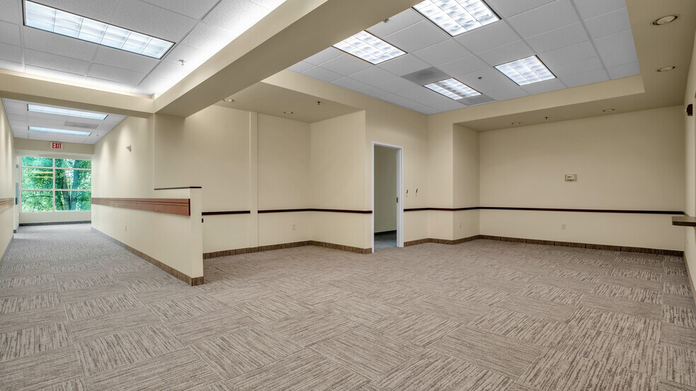 More Photos Of 693 Ray J. Glatt Cir, Woodburn Medical For Sale