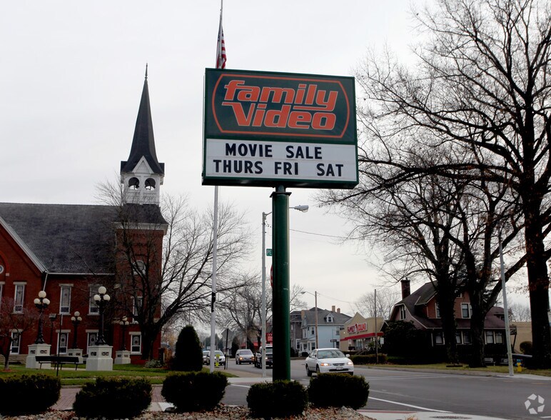 More Photos Of 240 Main St, Greenville Freestanding For Lease