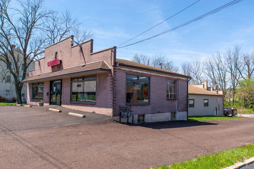 More Photos Of 25 W Park Ave, Sellersville Storefront Retail Office For Sale