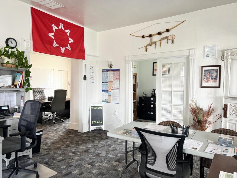More Photos Of 332 N Main St, Gordon Flex For Sale
