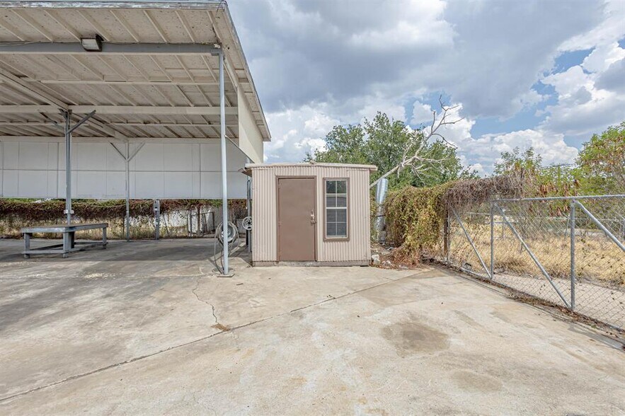 More Photos Of 603 N Loring Ave, Laredo General Retail For Lease